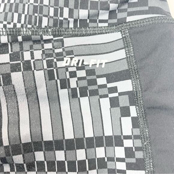 Nike Dri-Fit Athletic Cropped Leggings Woman’s size S Black and White - Picture 4 of 9